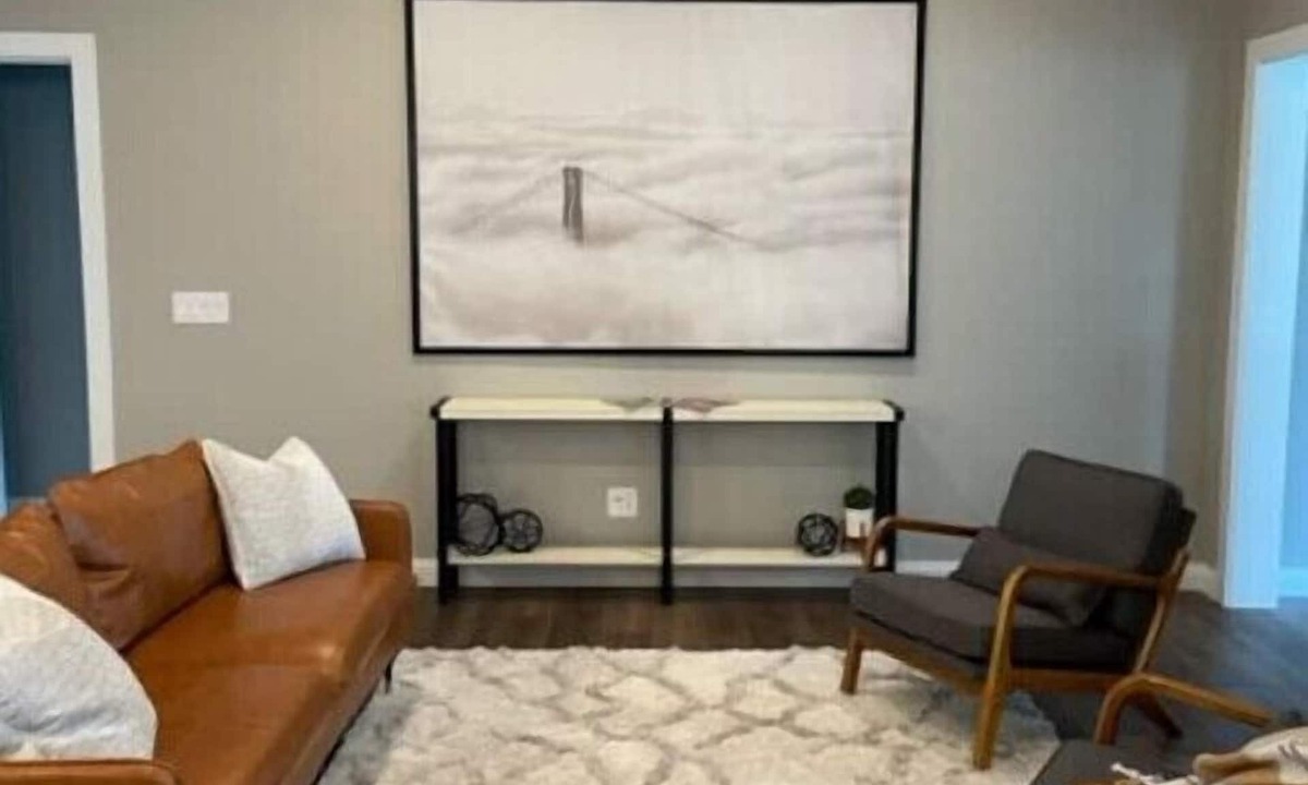 Bettendorf House | Entire Home: First Class Stay for Work & Play