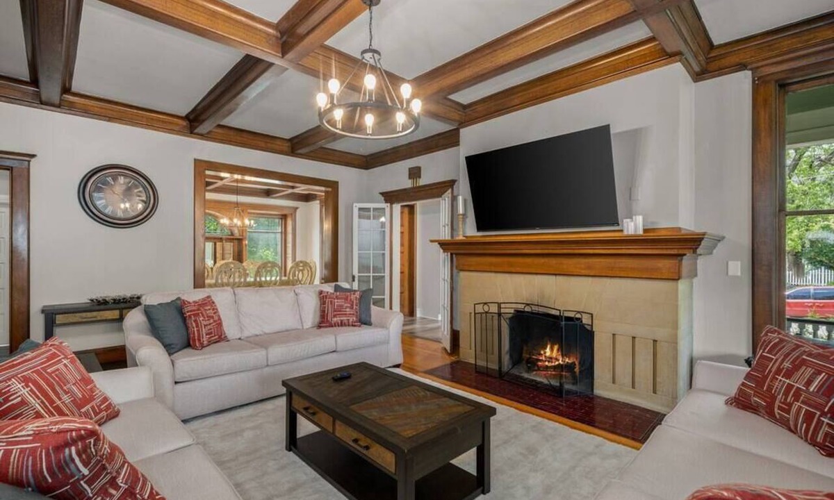Spokane Apartment | Entire Main level of Beautiful Historic Home!
