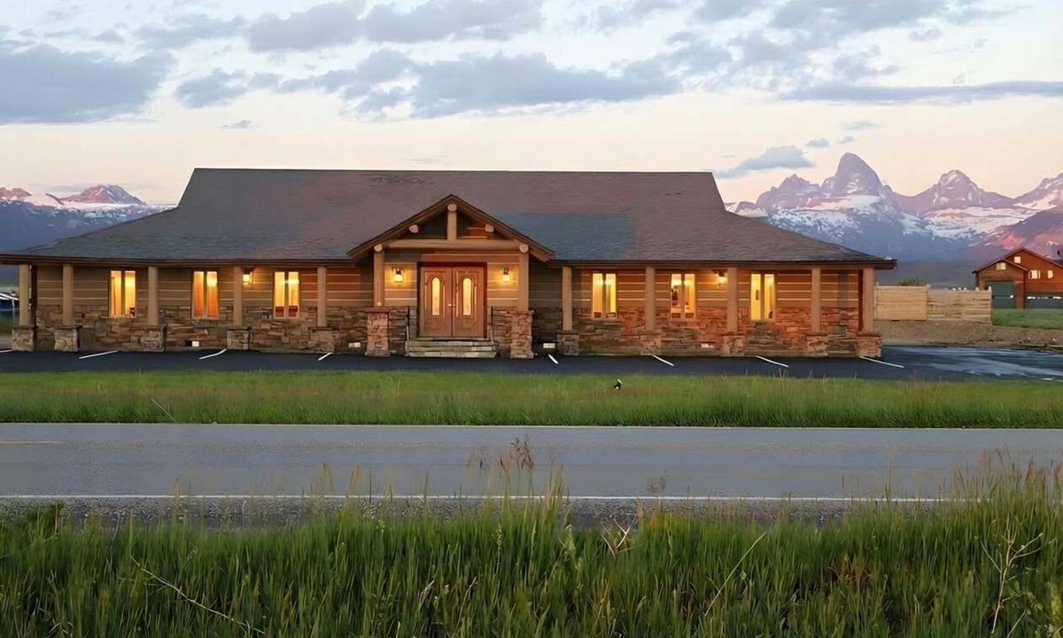 Leigh Creek Estates Cabin | Entire Teton Crest Lodge Sleeps 30. Hot tub, views