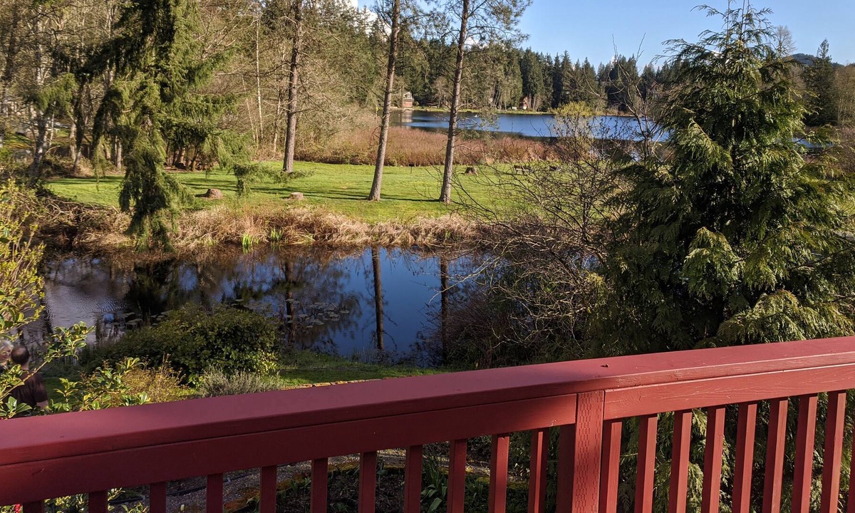 Sedro-Woolley House | Epic Lake House w kayaks and lake access by RedAwning