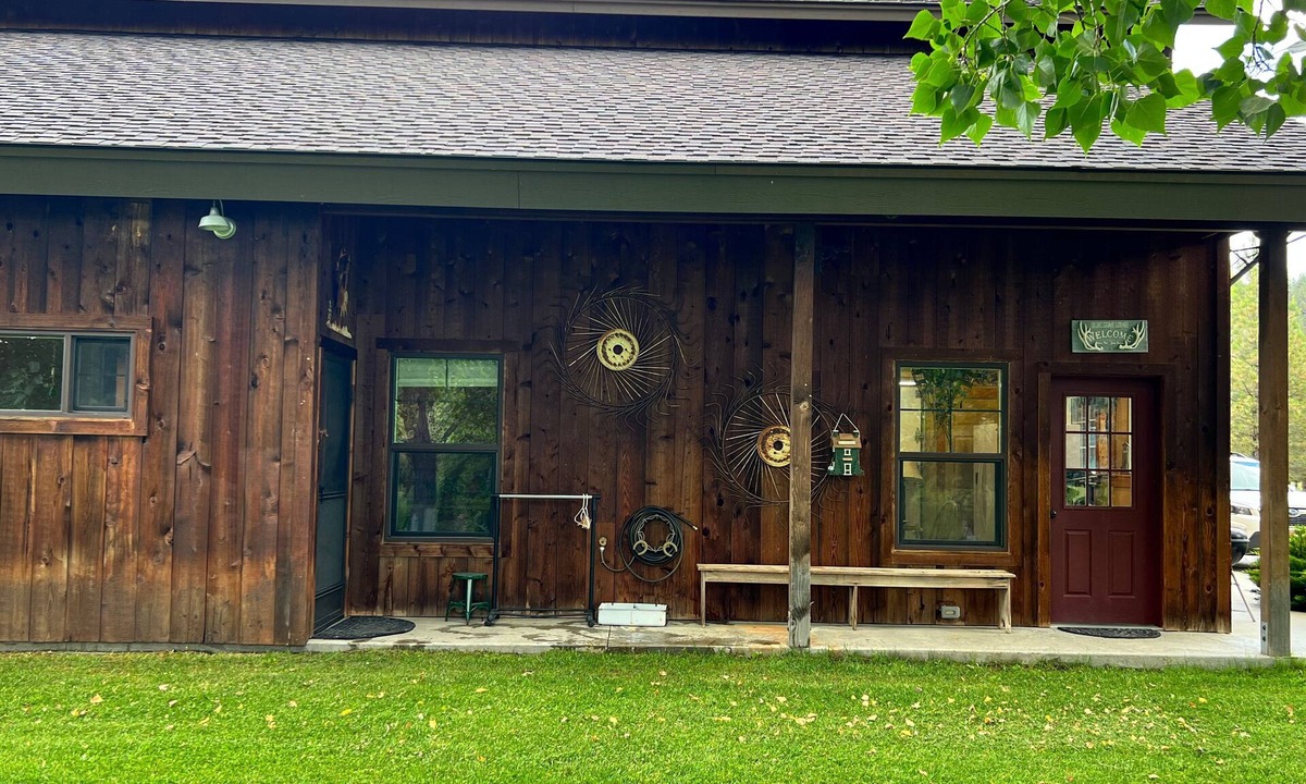 Garden Valley House | Escape to Nature in This Cozy Riverfront Cabin