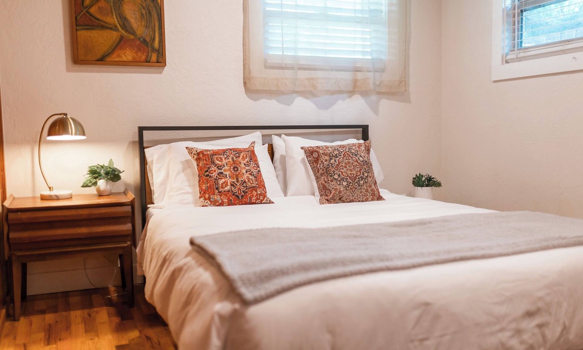 Phoenix House | Escape to this artsy 2-bedroom MCM Guesthouse in charming Phoenix, OR. Unwind in the luxurious spa soaking tub after exploring Southern Oregon. Features high-end design for a stylish, quiet retreat.