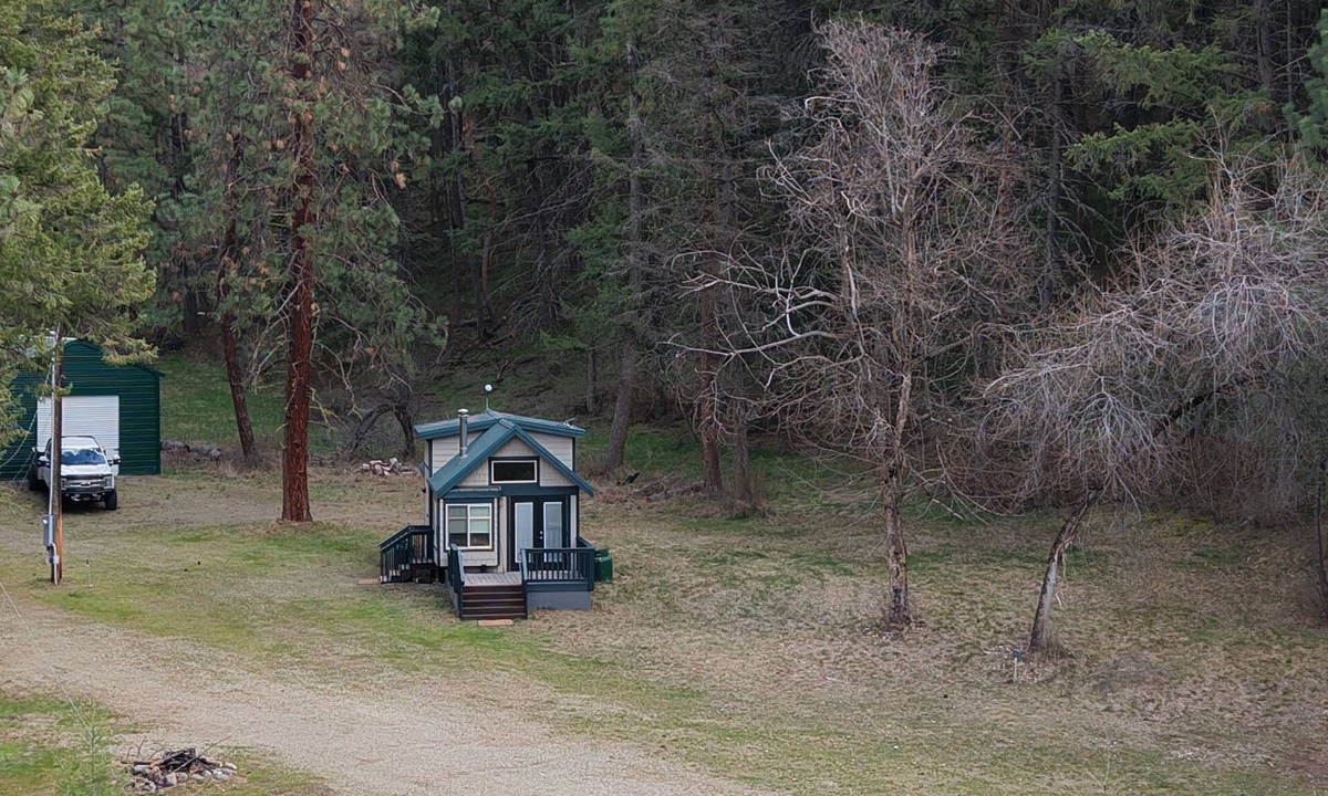 Stevens County Cabin | Escape to your private lake Roosevelt retreat in Gifford WA