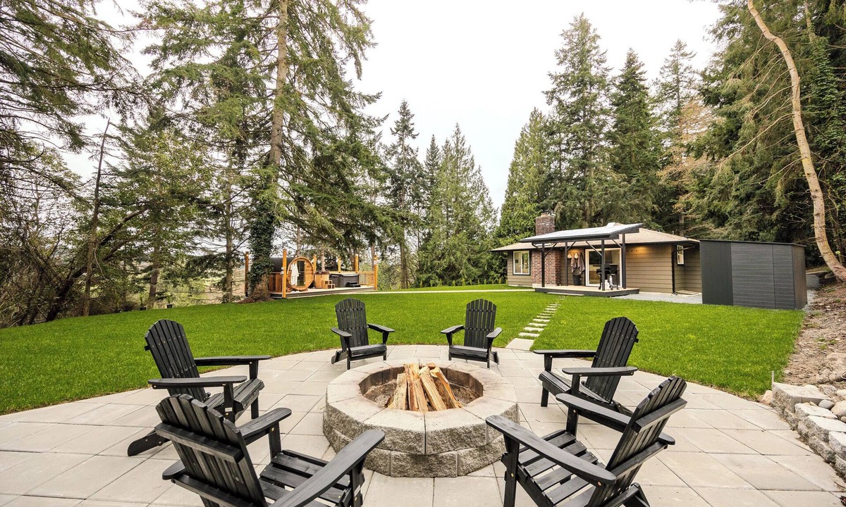 Oak Harbor House | Evergreen Escape: Sauna, Cold Plunge & Hot Tub Near the beautiful Deception Pass