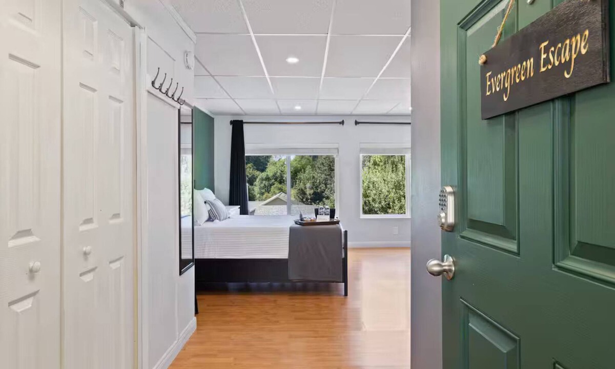Olympia Apartment | Evergreen Escape; SELF check in, FREE parking