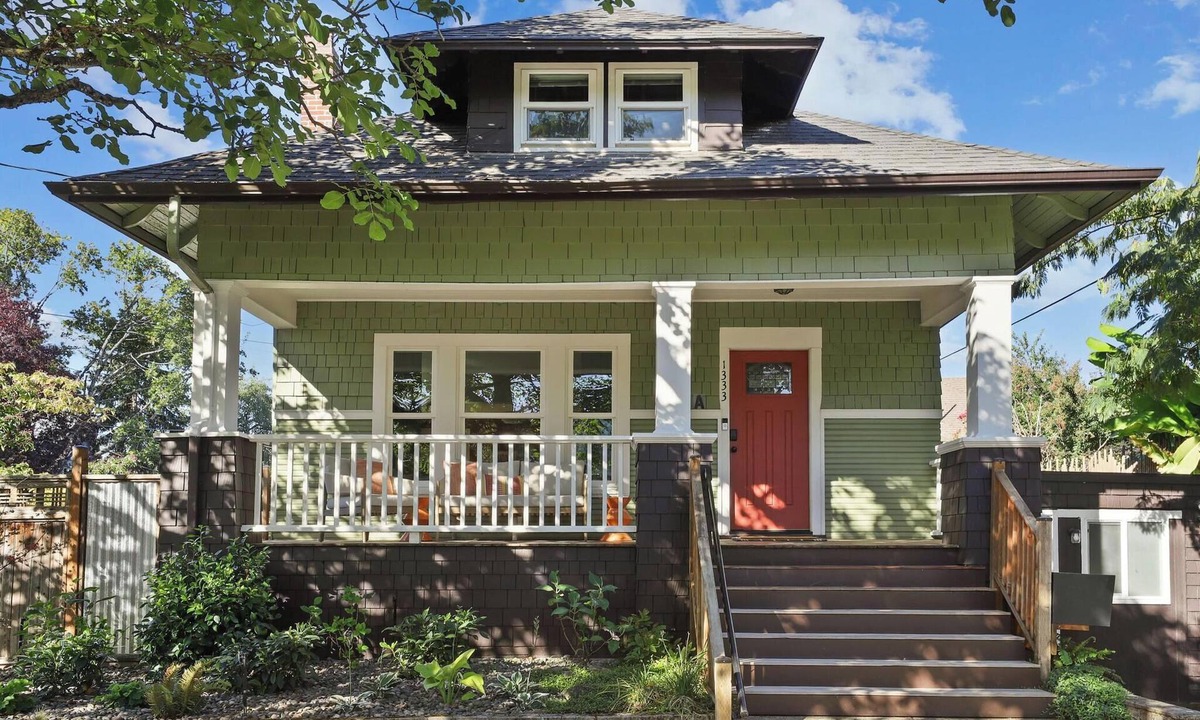 Sunnyside House | Evergreen House - Heart of Hawthorne - 2 bed/2 bath house Walk score 96