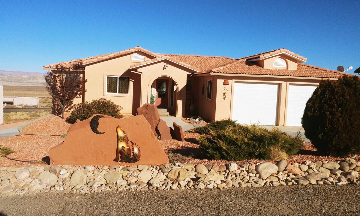 Greenehaven House | Exceptional Lake Powell View Home, lots of parking!