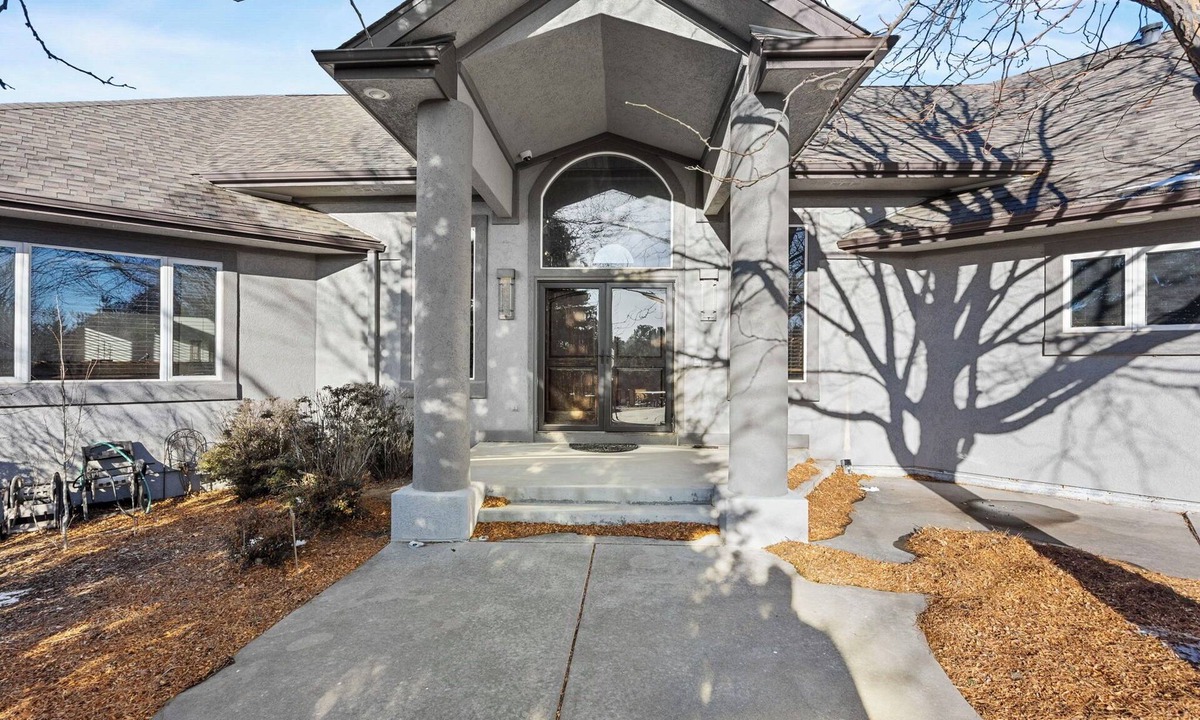 Foxfield House | Exclusive Villa with Expansive Space &Private Bar