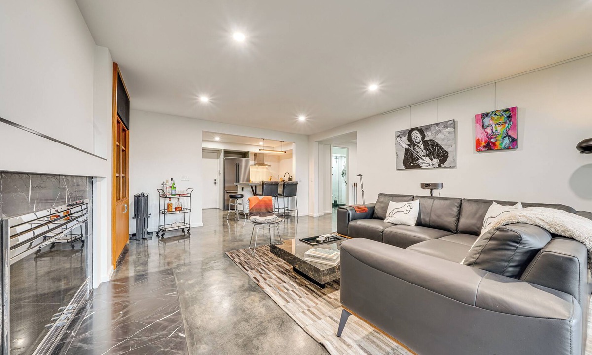 Lakeview Apartment | Executive Lake Washington Stay with Dock Access