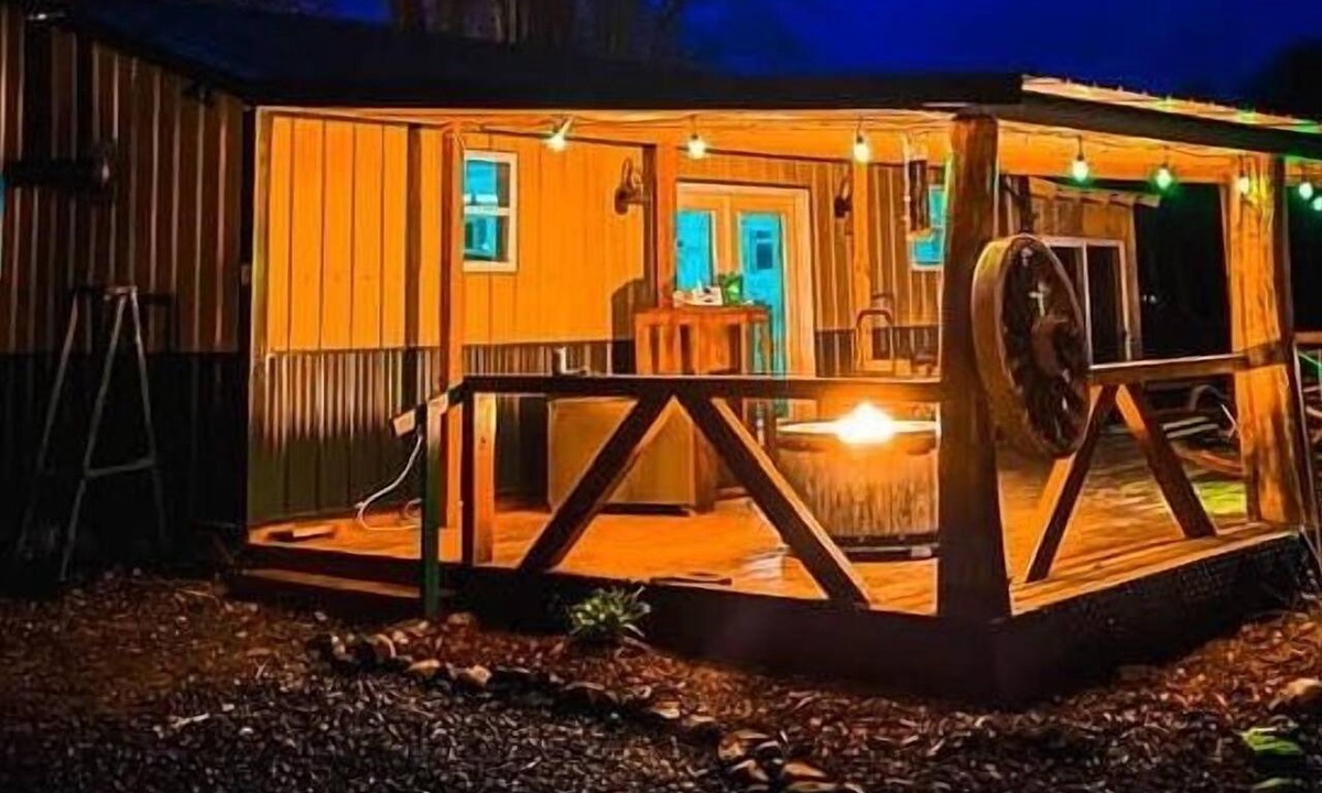 Cornell Cabin | Experience fall along the beautiful Chippewa River