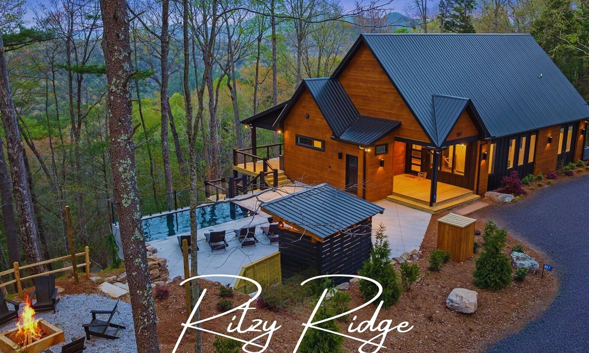 Raccoon Ridge Cabin | Experience the Ritzy Ridge Retreat Heated Pool HotTub Games Mtn Views Sleep 16