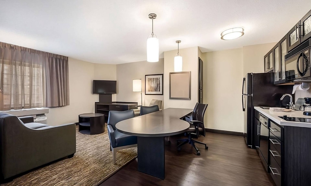 Warren Apartment | Explore downtown Detroit! Spacious Accommodation with Full Kitchen! Pets Allowed
