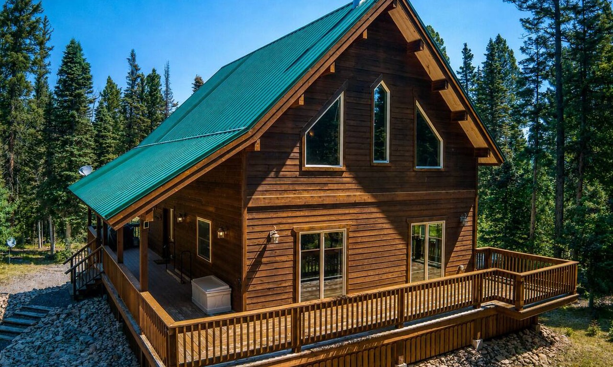 Cimarron Cabin | Explore more. Relax More. Escape to the mountains!