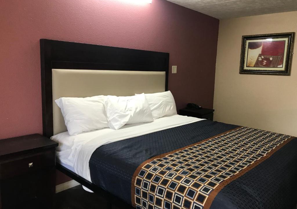 Lafayette Hotel | Express Inn