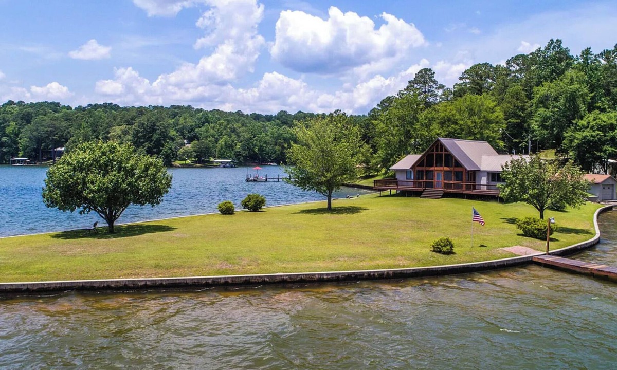 Jacksons' Gap Cabin | Exquisite 3-bedroom cabin with Tanning Dock in Jackson's Gap