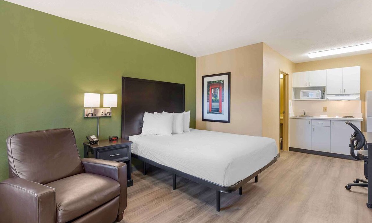 Maryland Heights Hotel | Extended Stay America Select Suites - St. Louis - Westport - E Lackland Rd