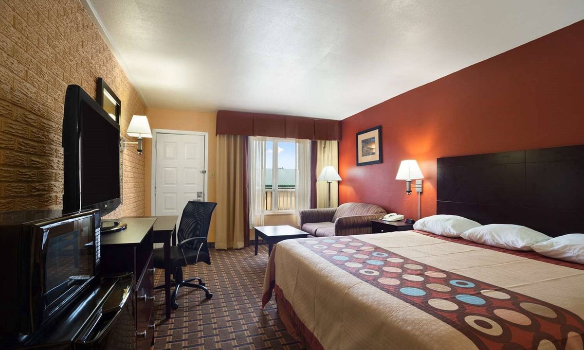 Stuttgart Hotel | FairBridge Inn Express Stuttgart