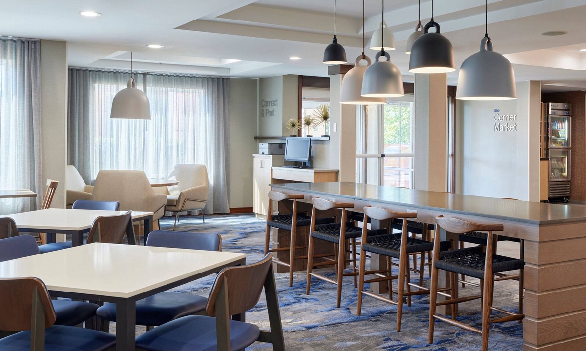 Burlington Hotel | Fairfield Inn & Suites by Marriott Burlington