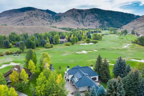 Elkhorn Village House | Fairway Twelve Retreat