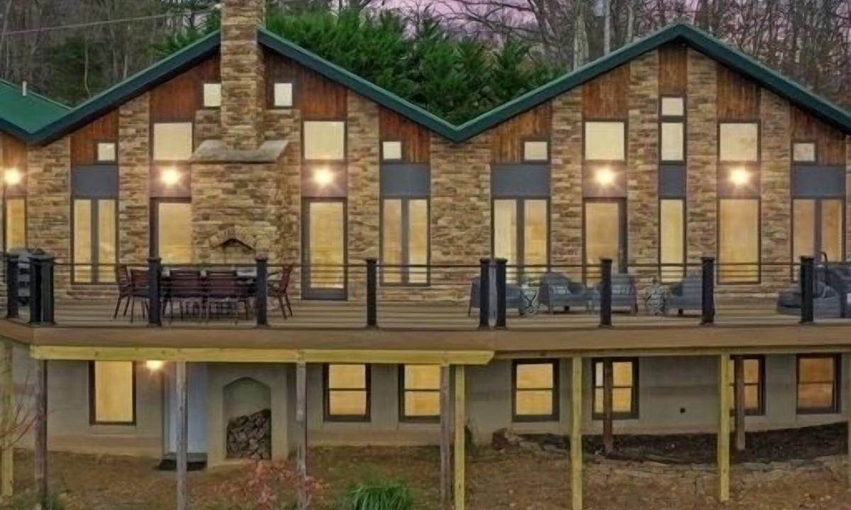 Berkeley Springs House | 🍁Fall Foliage Ridge TOP VIEWS🌻Ultimate Family Getaway🍁Hot Tub🌻Campfires🍁