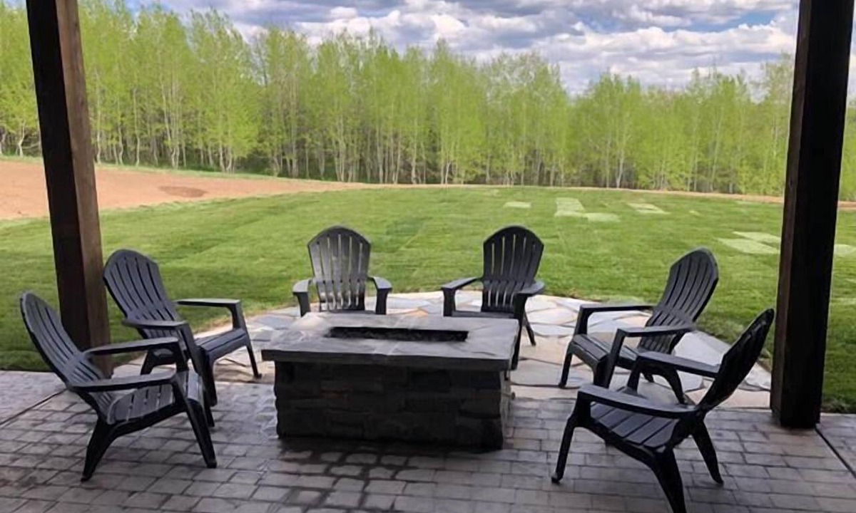 Ashton Cabin | Fall River Cabin-4 Master Suites, Fire Pit, Hot Tub & Games!