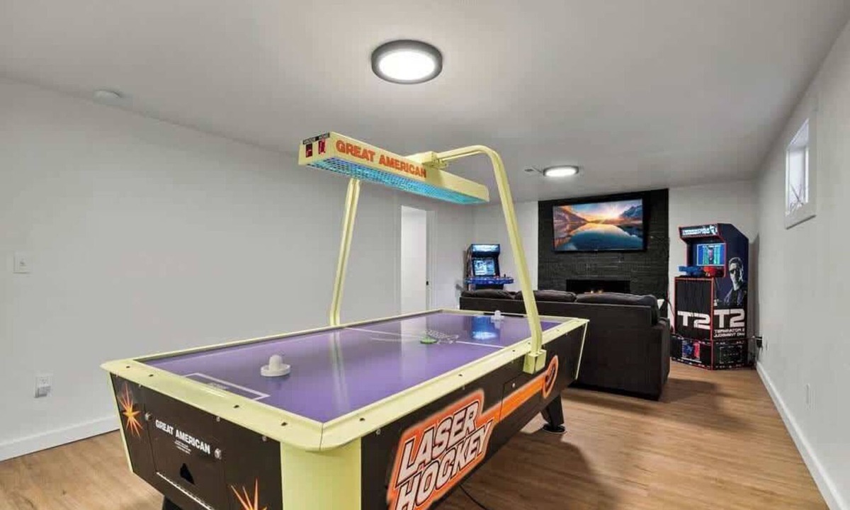 Coeur d'Alene House | Fam Fun! 12 Plus! Arcade Games! Hot Tub! 5 min 2 Dwntwn!