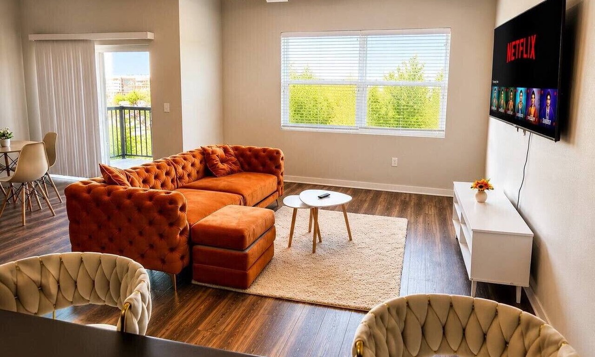 Downtown Des Moines Apartment | Family-Friendly 2BR with Amenities, WiFi & Parking