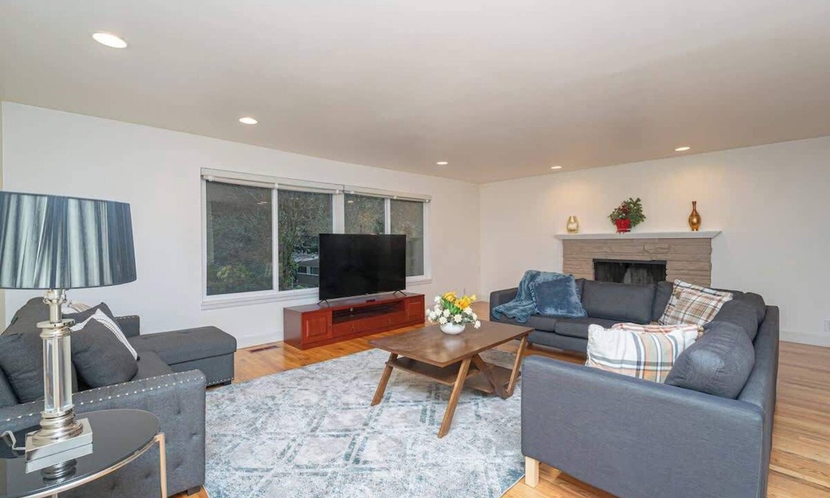 Mercer Island House | Family-Friendly Comfort For Groups & Long Stays