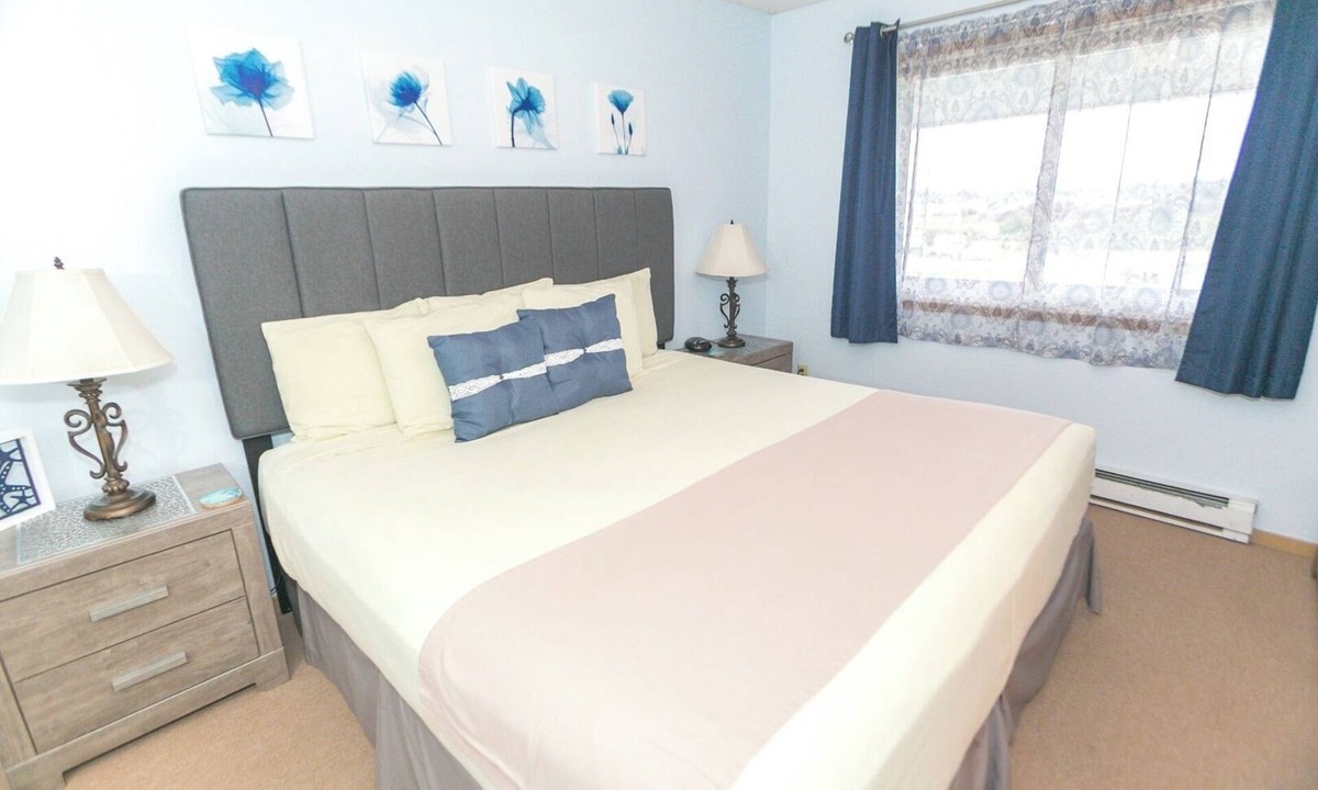 Ocean Shores Apartment | Family-Friendly Condo w/Full Kitchen, Pool, Fire Pit & Beach Trail