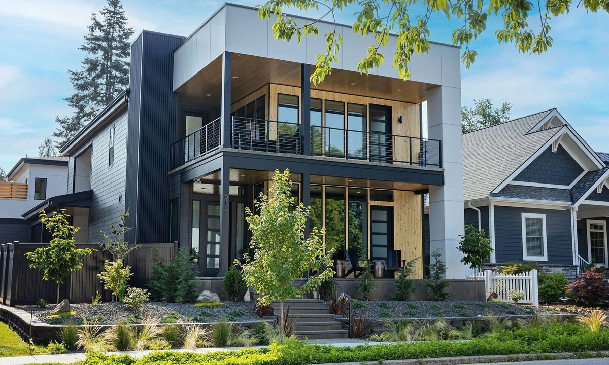 Coeur d'Alene House | Family-Friendly Downtown Luxury Villa Hot Tub Walk To Lake