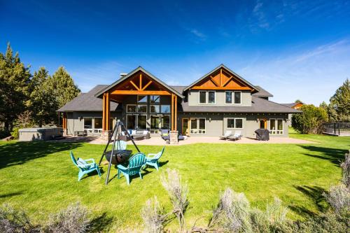 Bend House | Family-Friendly Dara Oaks Home with Private Hot Tub and BBQ on the Deck home
