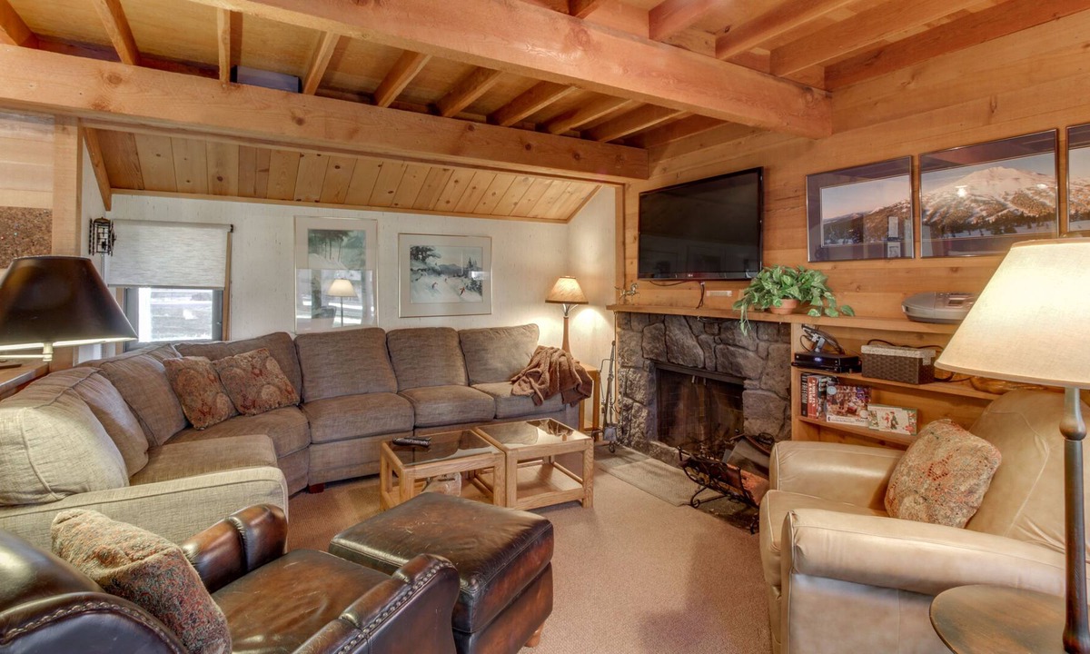 Sunriver Cabin | Family-Friendly Home with Shared Pool - Close to Town - Free SHARC Access