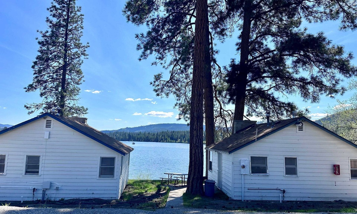 Republic Cabin | Family-Friendly Lakefront 2 Bedroom Cabin w/Amazing Views at Tiffanys Resort