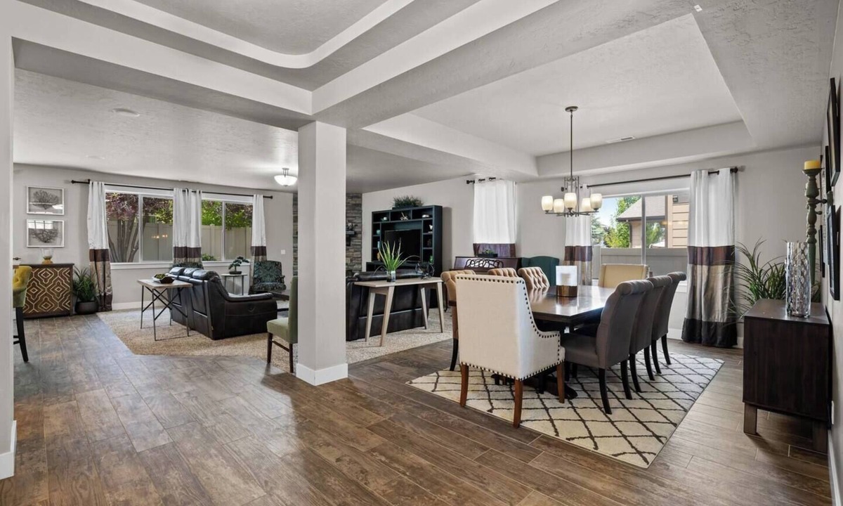 Meridian House | Family Friendly - Pet Friendly