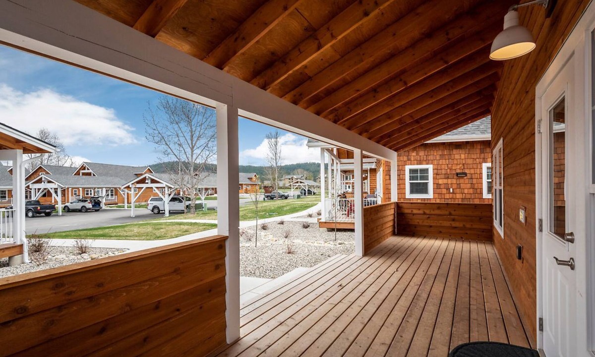 Dover Bay House | Family Fun - 3 Bedroom 2 Bath Parkside Bungalow