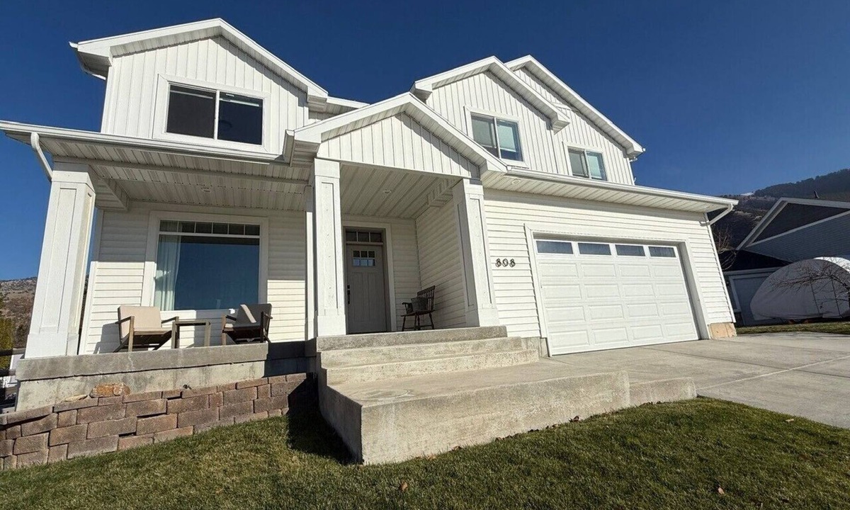 Providence House | Family Home in Providence-EV Charging-sleeps 14