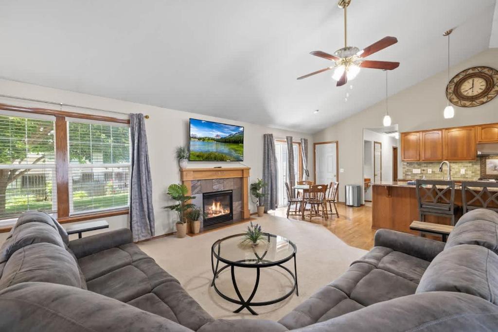 Post Falls House | Family Home With Pool Table - Fall Weekly Savings
