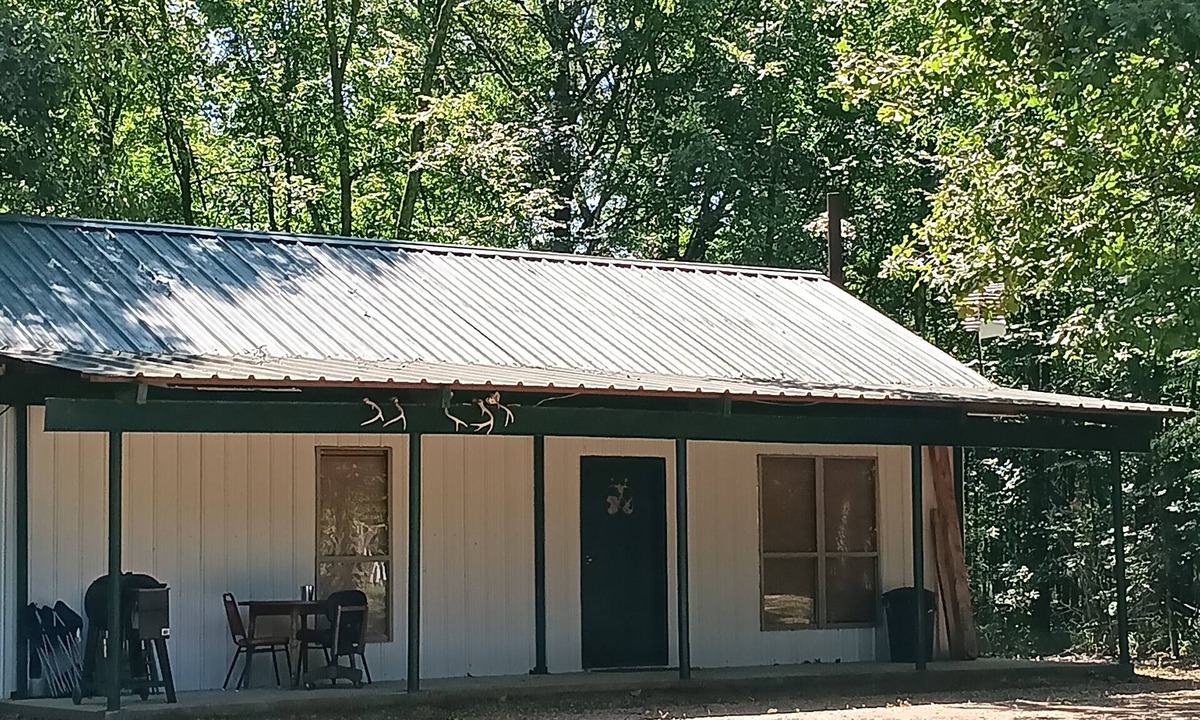 Yorktown Cabin | Family/pet-friendly, secluded lodge w/fishing!