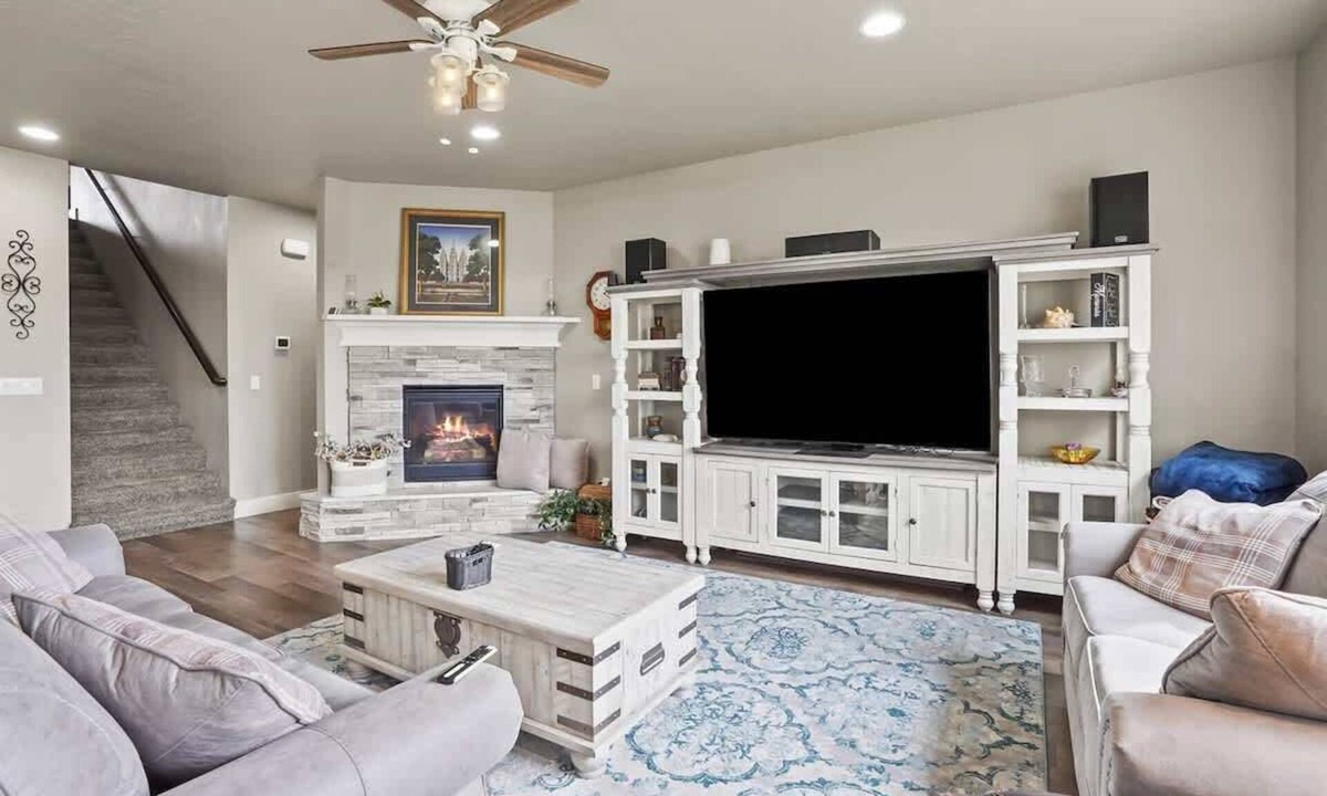 Nampa House | Family Retreat in Nampa | Sleeps 12 | Private Yard, BBQ & Park Access