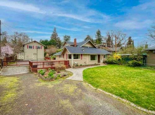 Medford House | Family Retreat w Pool Hot Tub 3 Private Homes
