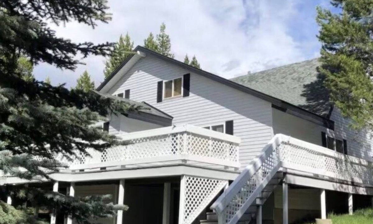 Island Park Cabin | Family Reunion House-Sleeps 18- Hottub, Yellowston