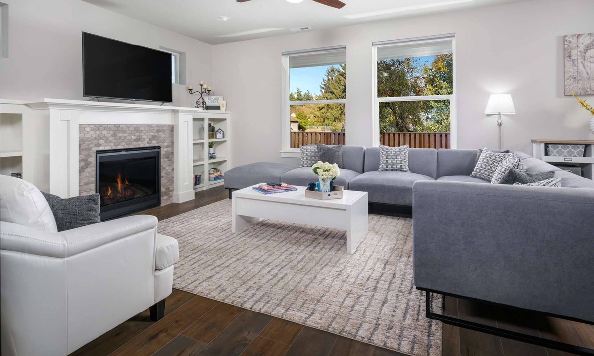 Aloha House | Fantastic New Retreat, Bright Open Floor Plan, WiFi, Game Console, Ping Pong, 20 Min to Portland