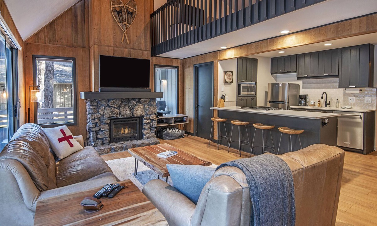 Overlook Park House | Fantastic Updated Home, SHARC Passes, King Suite