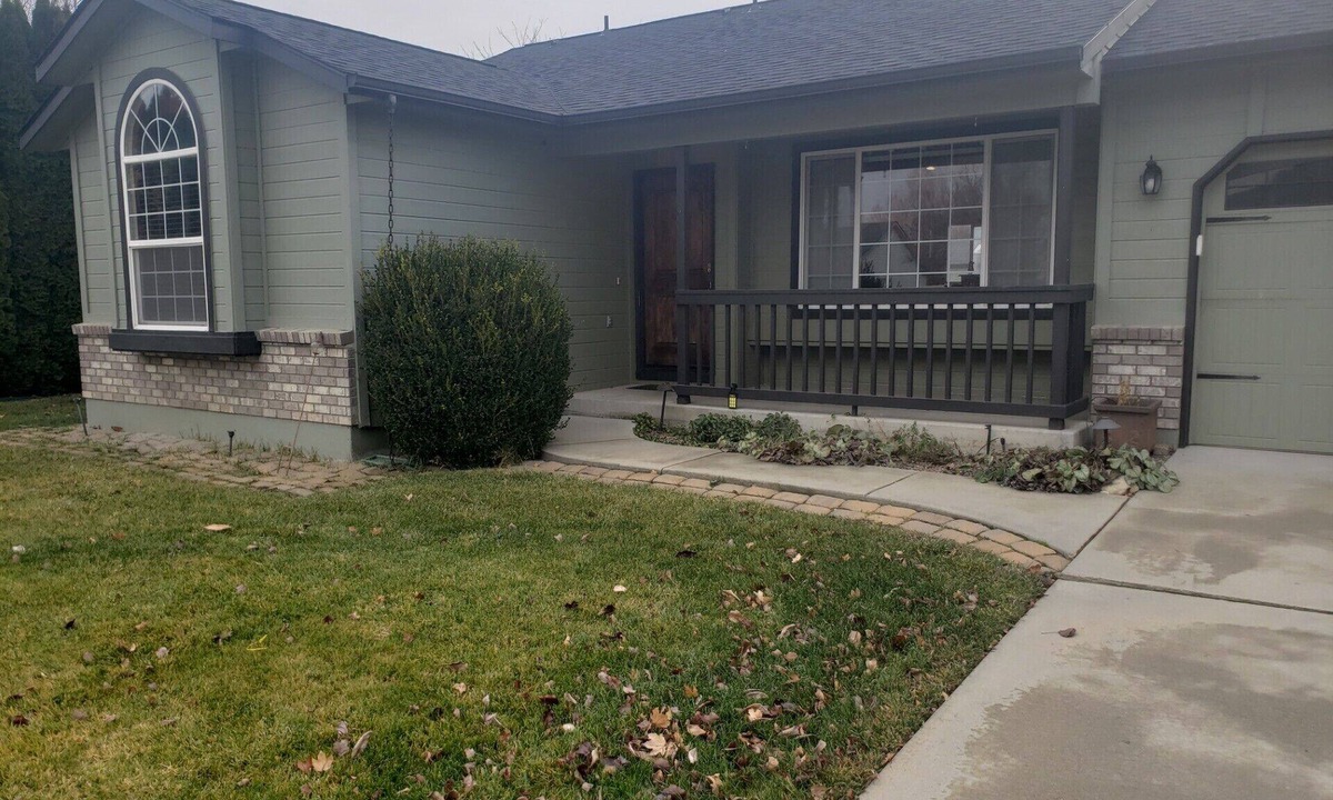 Southwest Ada County Alliance House | Fantastically located 3-bedroom house with a pool in charming Boise