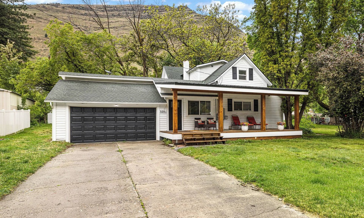 Riggins House | Farmhouse on Main - historic home in the heart of Riggins