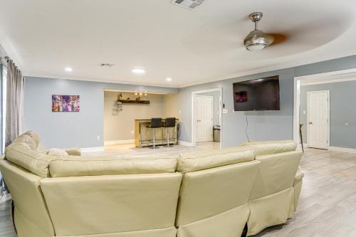 Read Boulevard East House | Fenced Backyard: Spacious New Orleans Home!