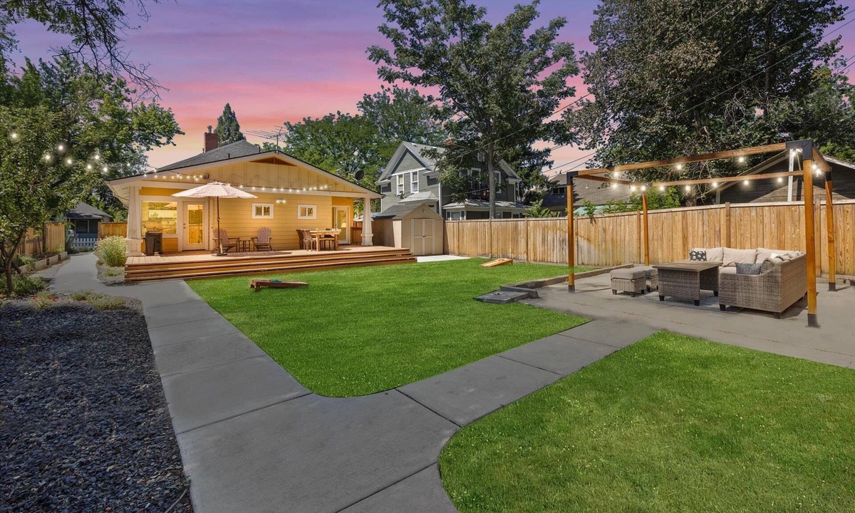 North End House | Fetch, Dine, & Unwind | Walkable Cottage Steps to North End Favs | Fun Times in Backyard!