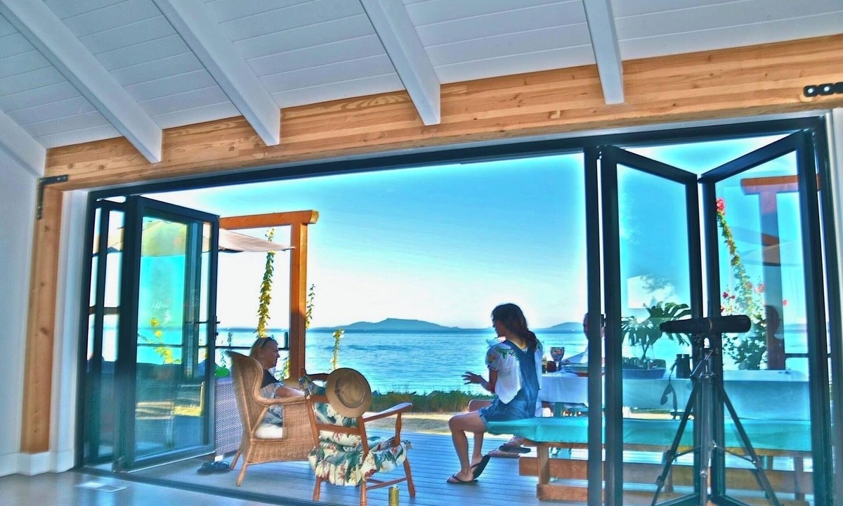 Point Roberts House | FIFA for FAMILIES Cottage on Private Beach, 50' Waterfront on South Beach!