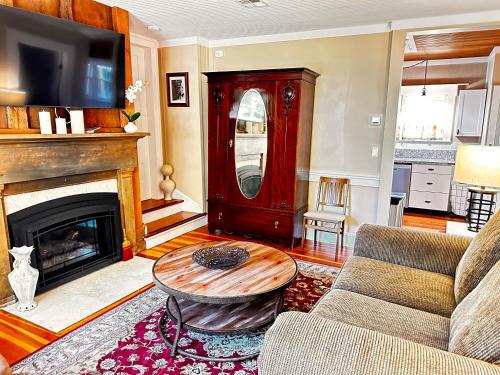 Jacksonville House | Fireside Cottage
