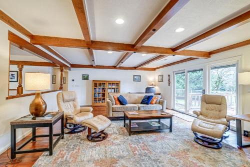 Grants Pass House | Fishing & Rafting Retreat: 7 Mi to Rogue River!